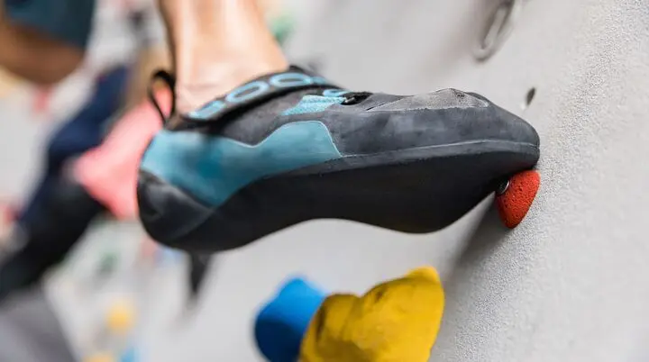Ein Boulderschuh in Nahaufnahme | © DAV