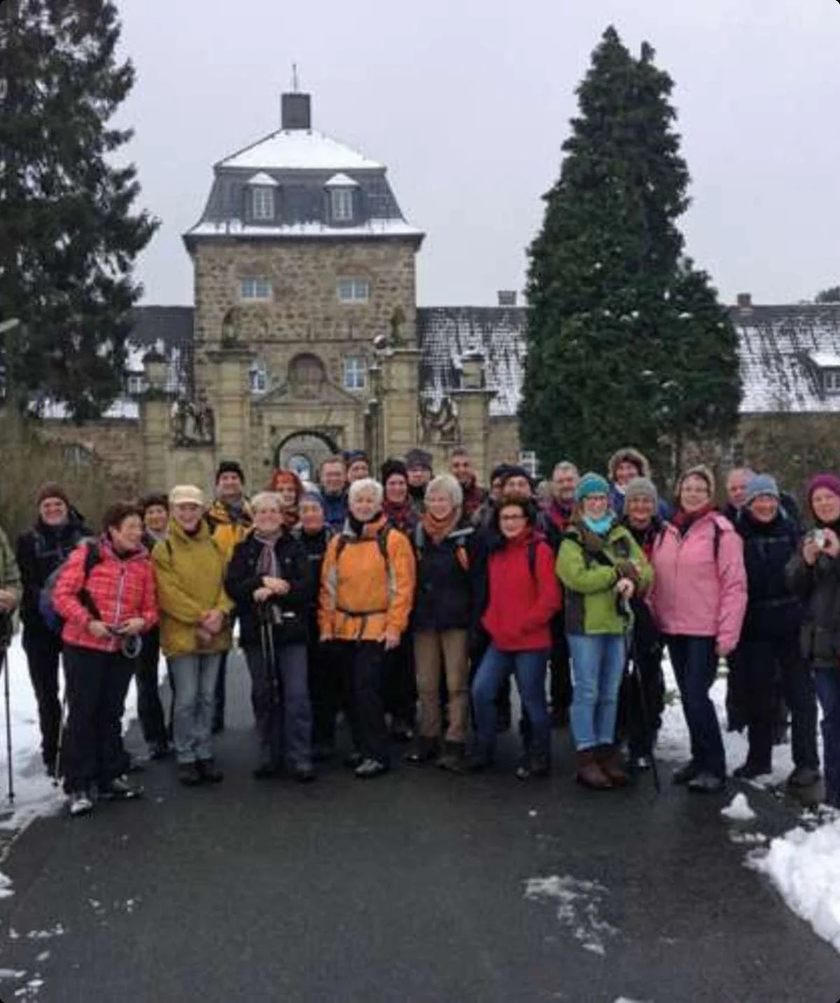 Wanderung im Schnee durch die Gruppe Berg rauf und Berg runter | © DAV Münster