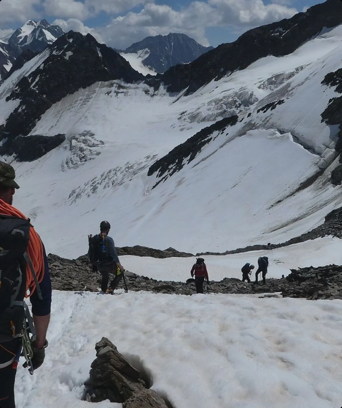 es geht im Schnee bergrunter | © DAV Münster