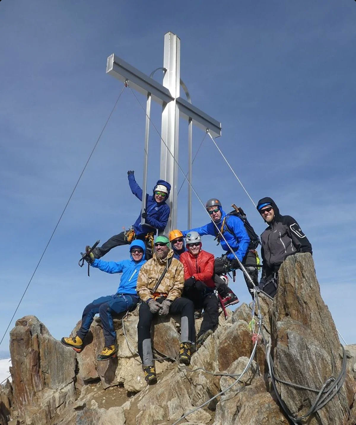 Die Kletterer am Gipfelkreuz | © DAV Münster