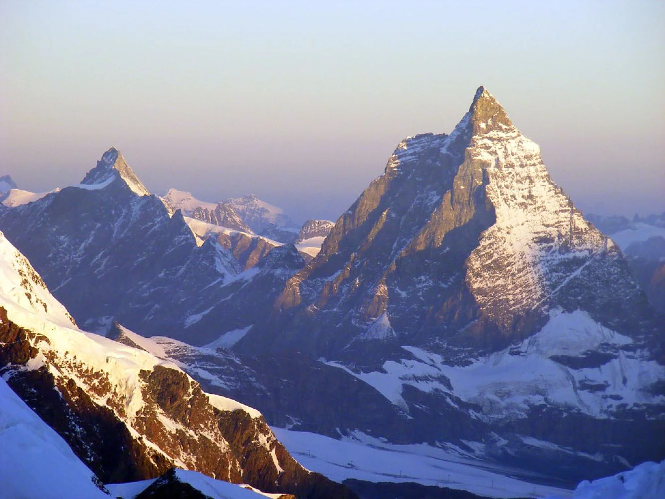 Schneebedeckte Berge sind in Großaufnahme zu sehen | © DAV Münster