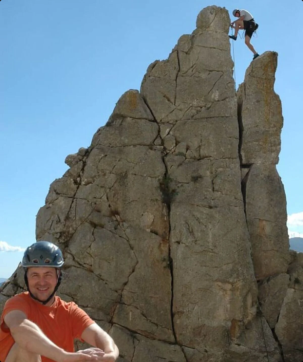 Es ist ein Kletterer oben und ein Kletterer unten zu sehen | © DAV Münster