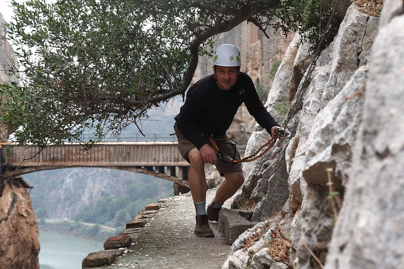 Es ist ein Kletterer bei der Sicherung zu sehen | © DAV Münster