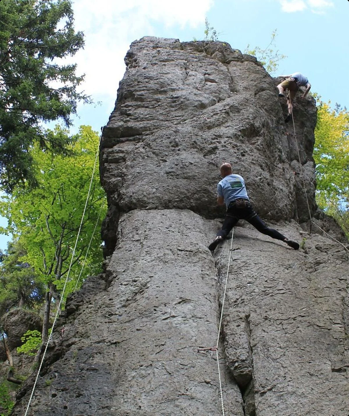 Kletterer hoch oben an einem Felsen | © DAV Münster