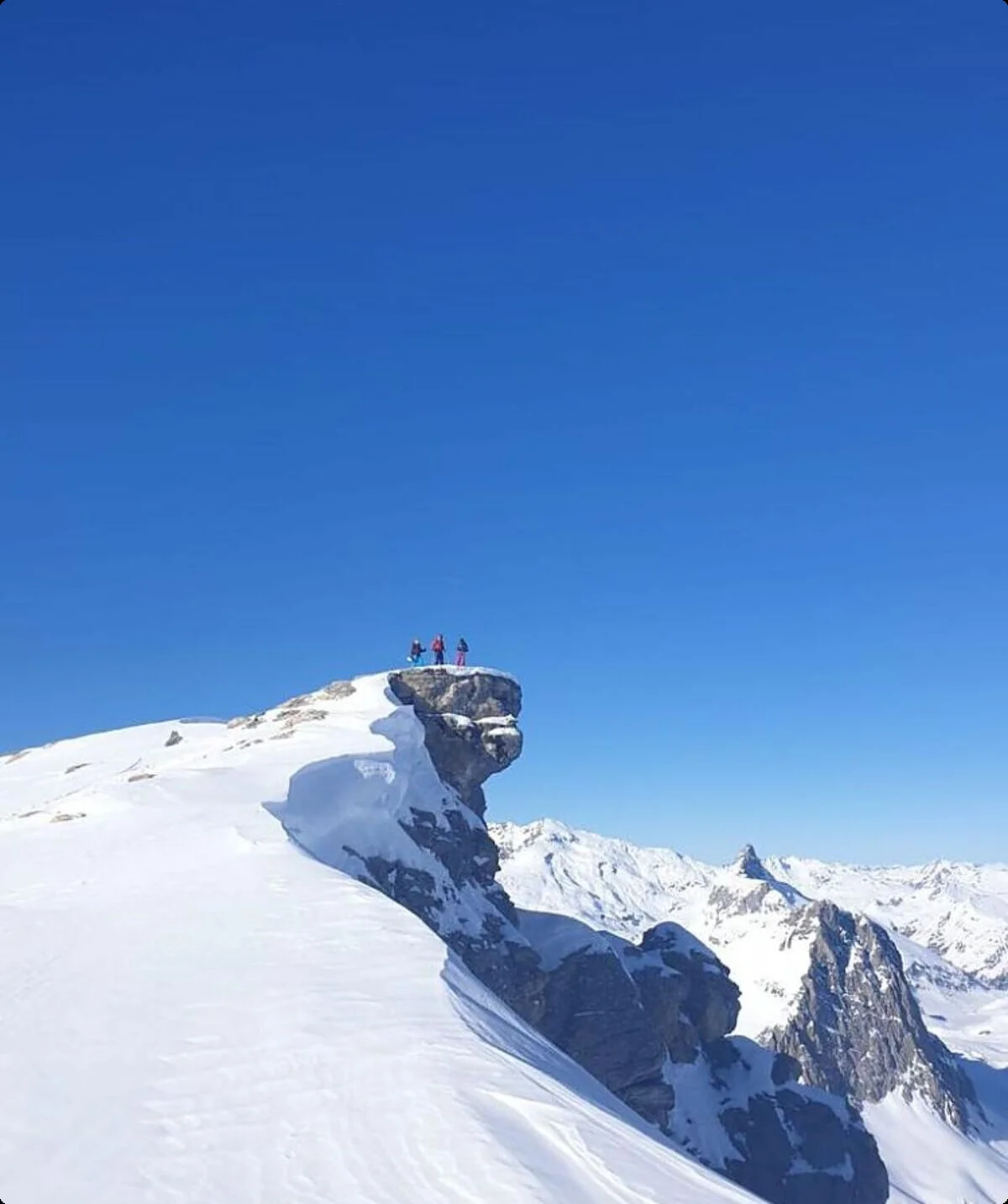 Drei Mitglieder der Gruppe sind weiter oben auf einer Felsnase zu sehen | © DAV Münster