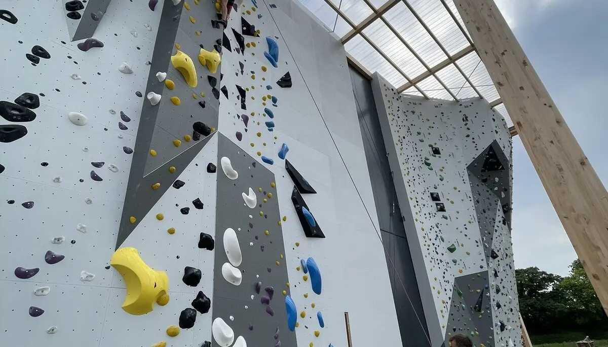 Blick auf die Kletterwand  | © DAV Münster