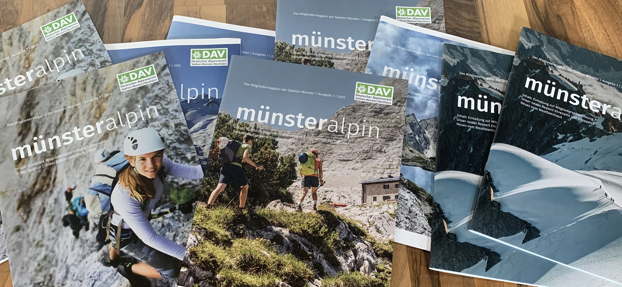 Foto von mehreren MünsterAlpin Magazinen | © DAV Münster