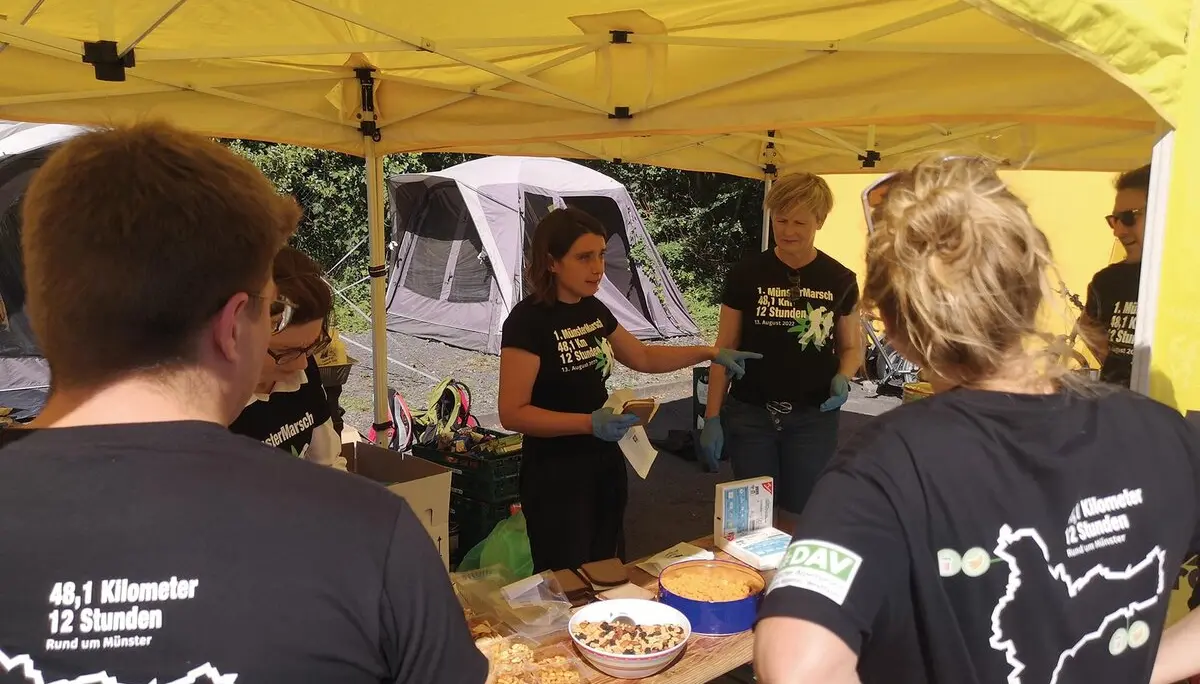 Essensausgabe an einem Verpflegungspunkt | © DAV Münster