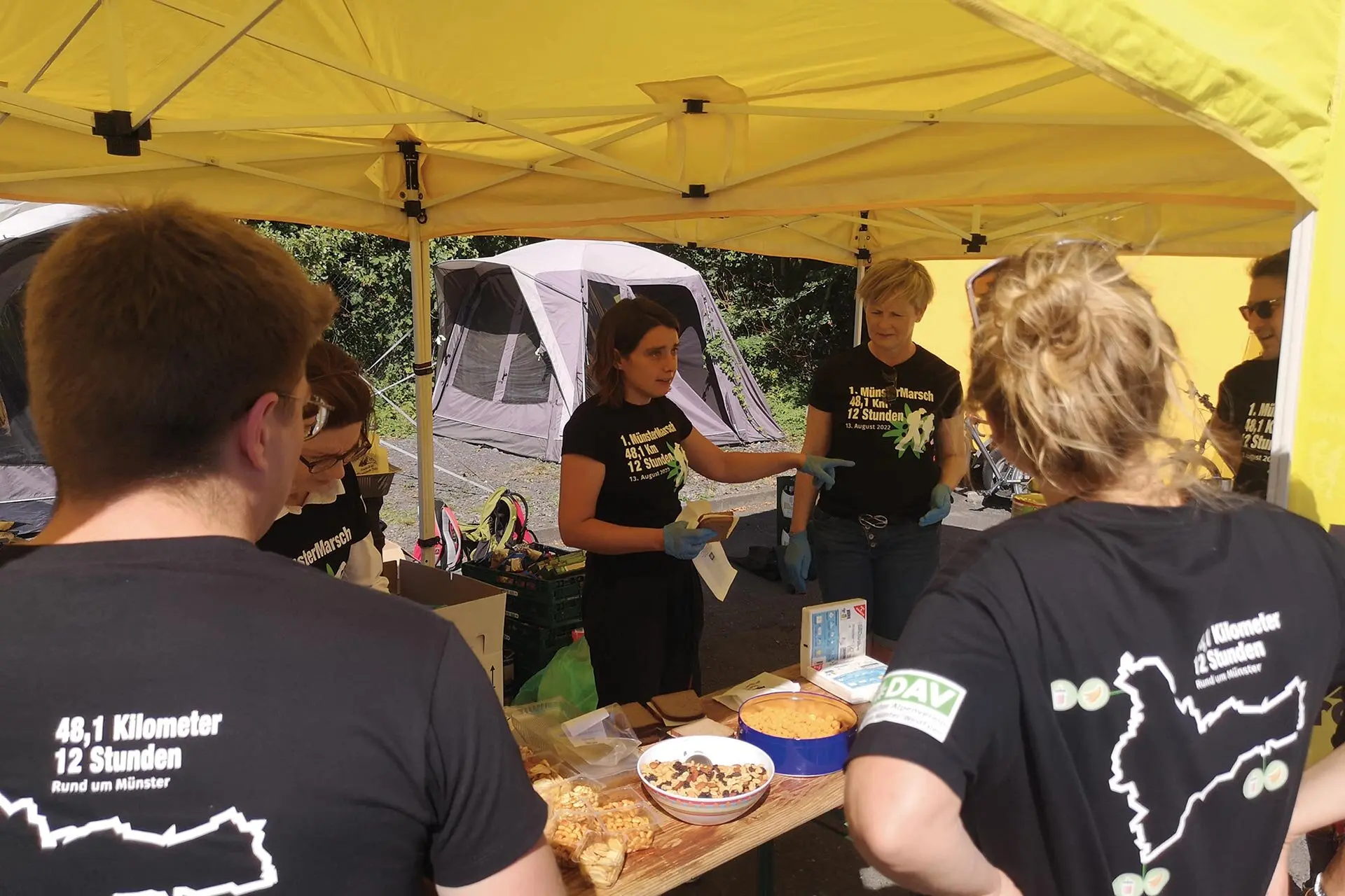 Essensausgabe an einem Verpflegungspunkt | © DAV Münster
