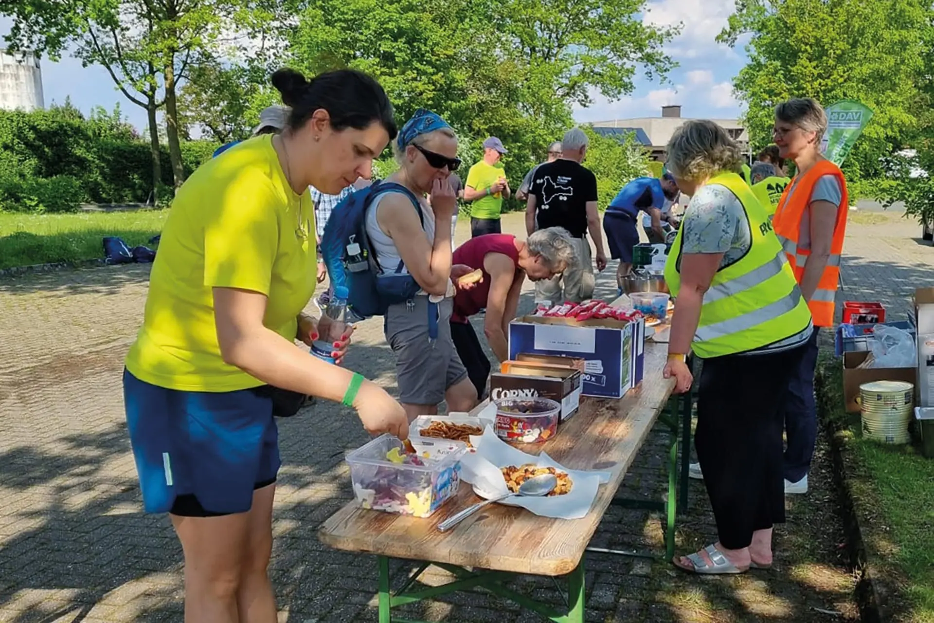 Essensausgabe an einem Verpflegungspunkt | © DAV Münster