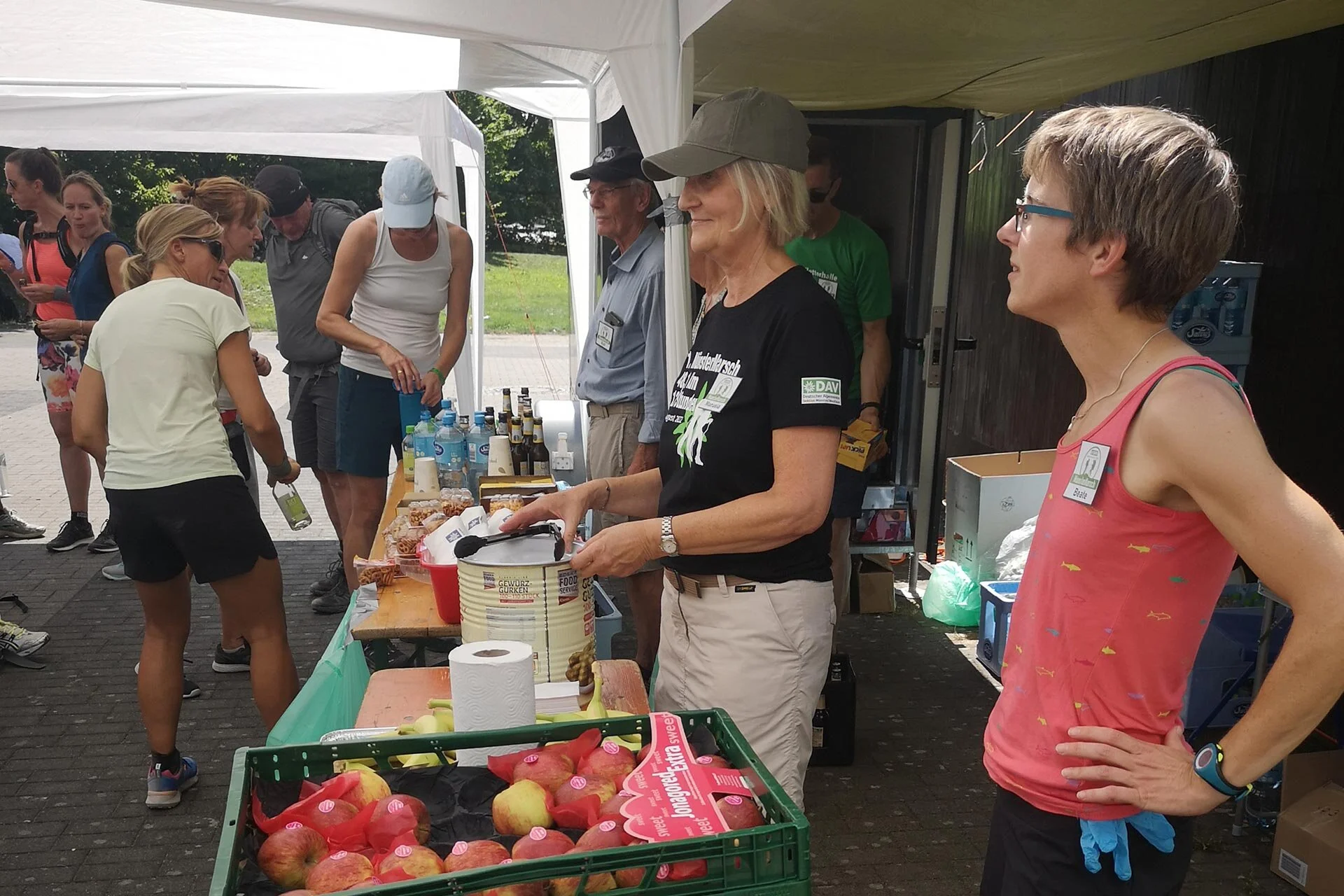 Essensausgabe an einem Verpflegungspunkt | © DAV Münster
