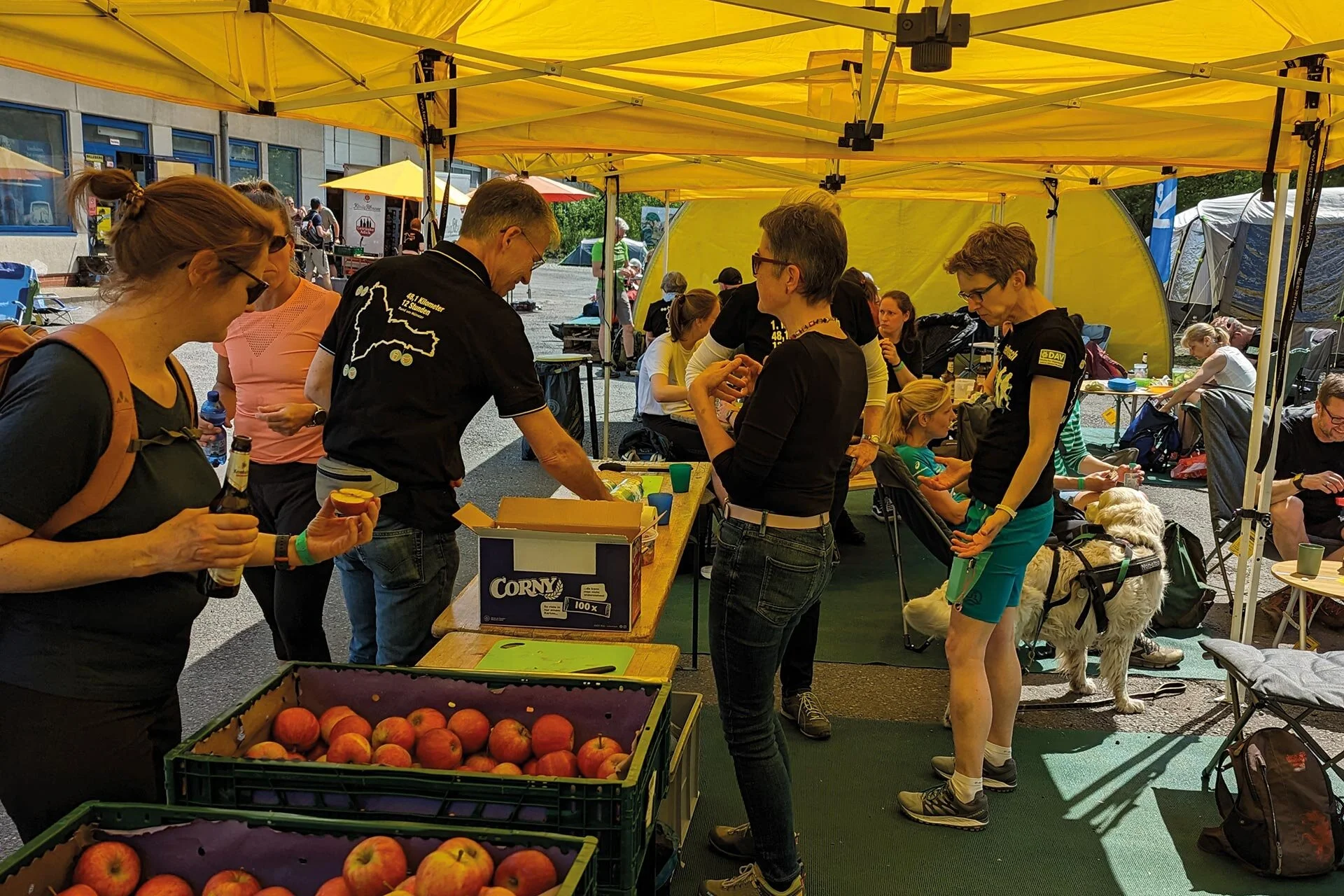 Essensausgabe an einem Verpflegungspunkt | © DAV Münster