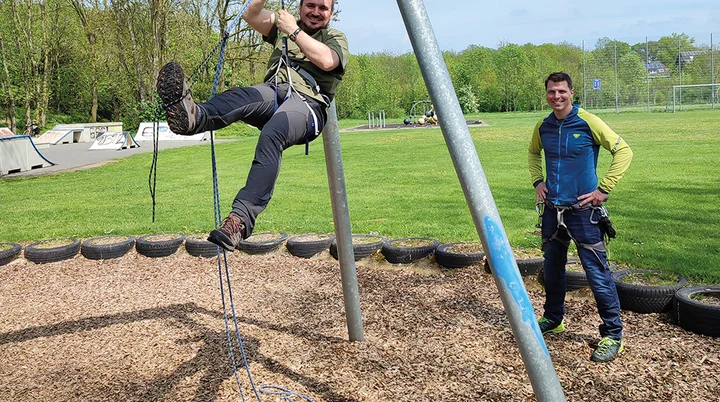 AlpinKletterTraining auf einem Spielplatz | © DAV Münster