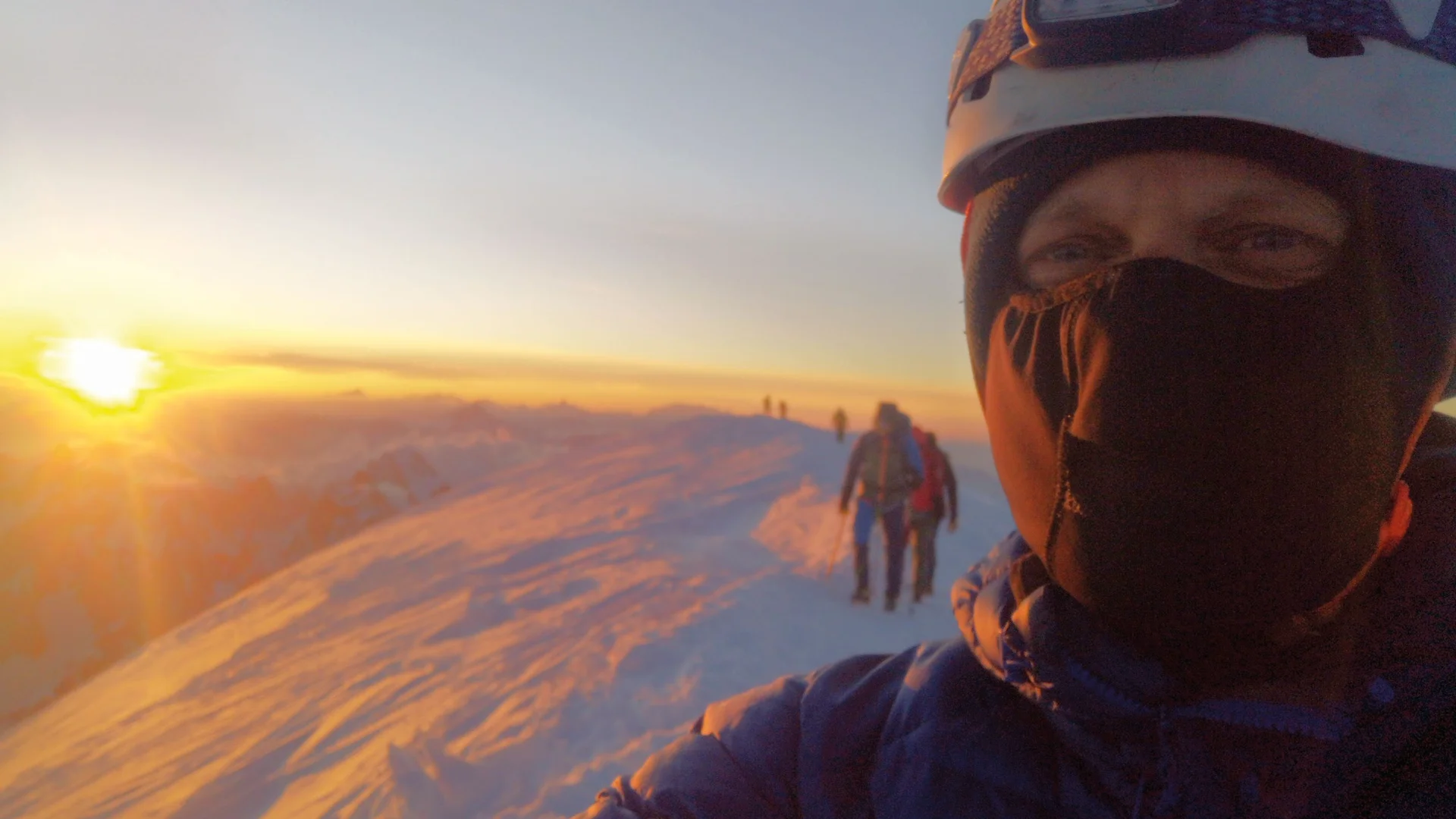 Foto von Johannes Aufgebauer dick vermummt auf einem Gipfel | © DAV Münster