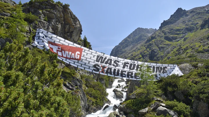 Protest gegen eine geplante Staumauer | © DAV Münster / Michael Pröttl