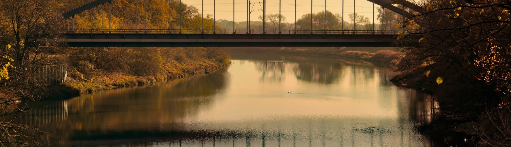 Brücke über Kanal | © Pixabay / Peggychoucair