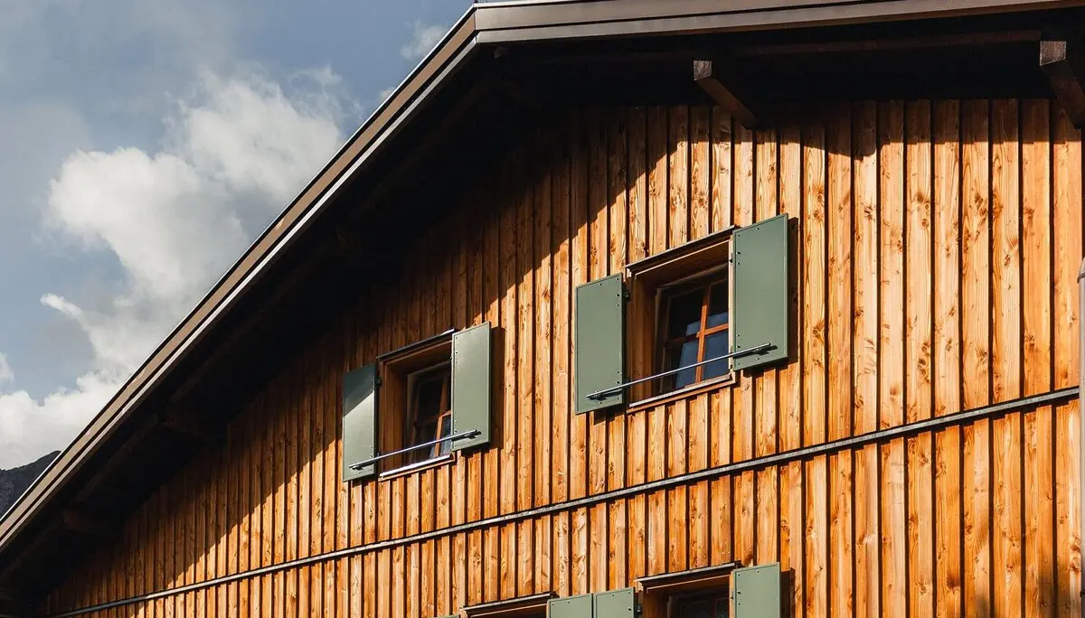 Die Vorderfront vom Westfalenhaus ist zu sehen | © Hendrik Kespohl/DAV Münster