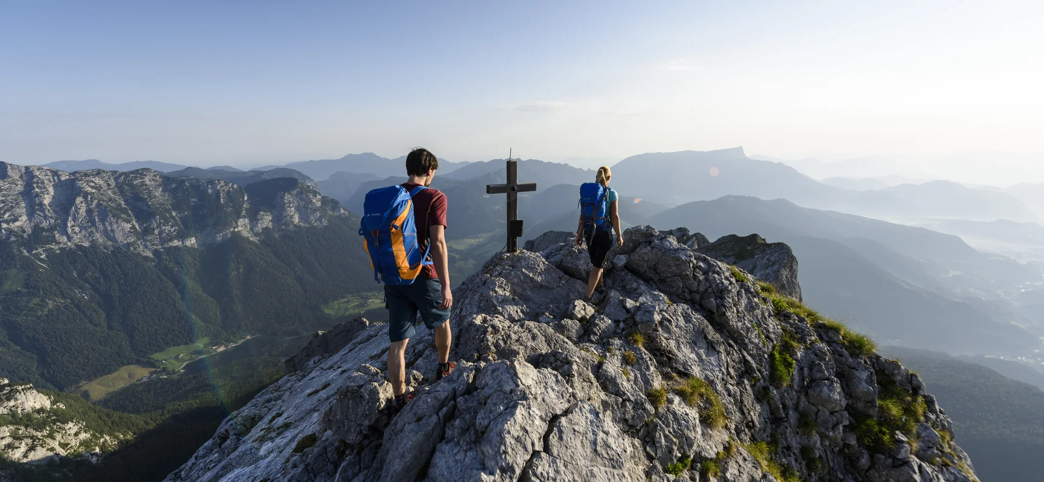 Zwei Wanderer auf einem Berggipfel | © DAV/Wolfgang Ehn